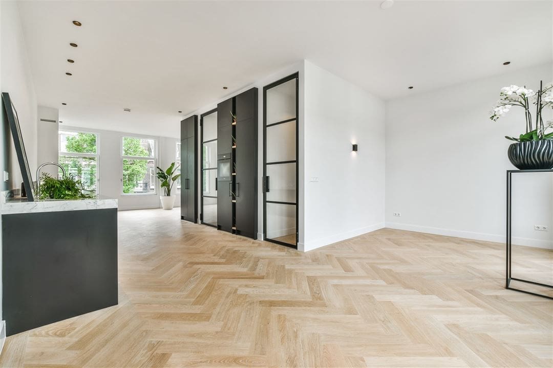 Visgraat vloer in woonkamer